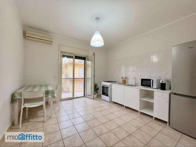 Appartamento arredato con terrazzo Piano tavola