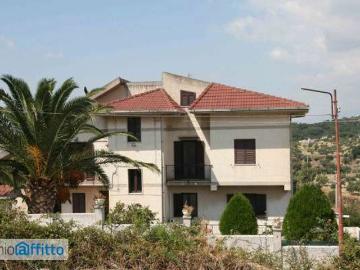 Appartamento arredato con terrazzo Pratora
