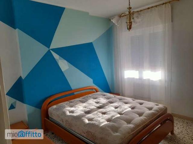 Appartamento arredato con terrazzo Semicentro