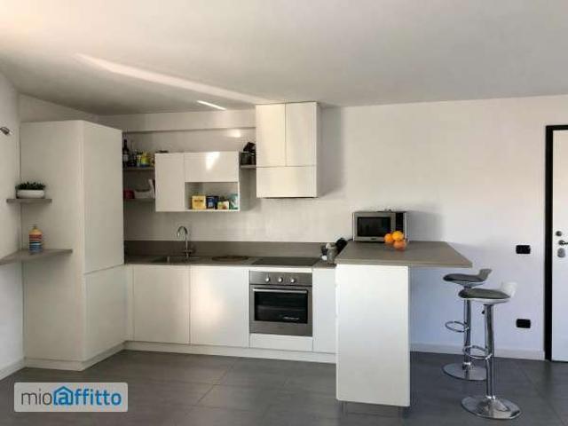 Appartamento arredato con terrazzo Semicentro