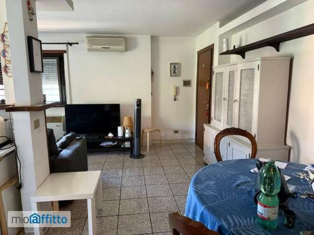 Appartamento arredato con terrazzo Settebagni, salaria