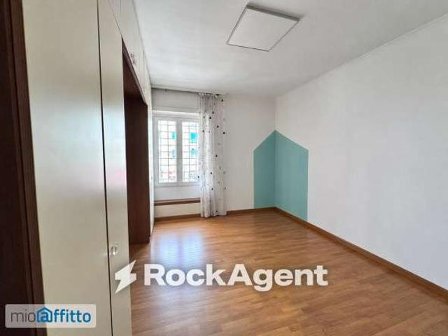 Appartamento arredato con terrazzo Trieste, salario