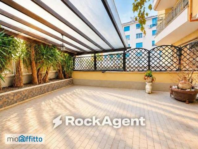 Appartamento arredato con terrazzo Trieste, salario