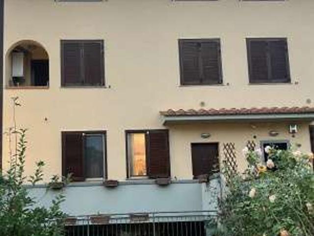 Appartamento arredato con terrazzo Troghi