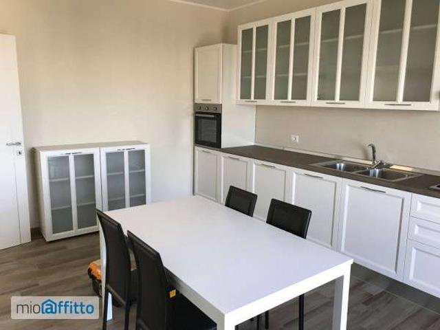 Bilocale arredato con terrazzo Centro