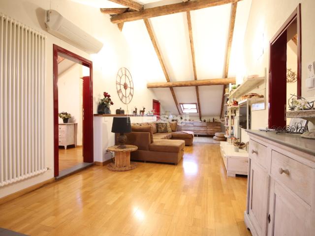 Appartamento Arredato a Est, Lucca