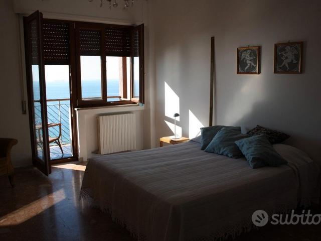 Appartamento arredato in citta' vista mare