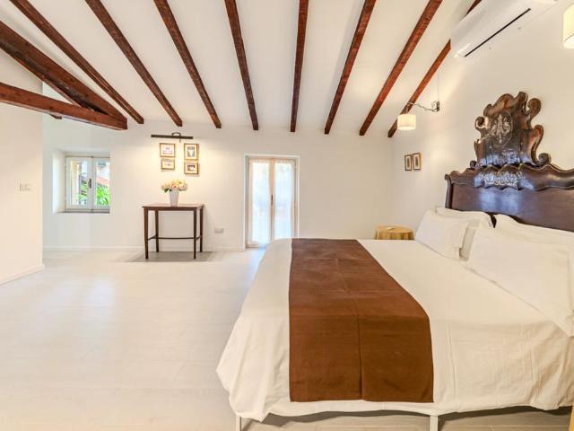 Appartamento arredato in esclusiva villa del Settecento