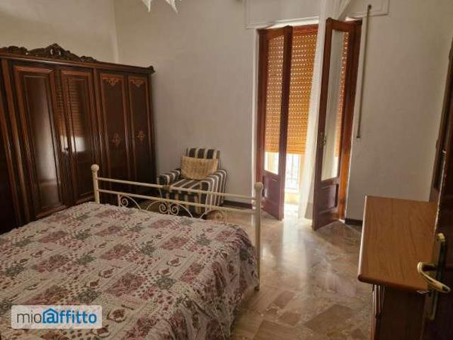 Appartamento arredata con terrazzo Centro