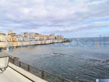Appartamento Bilocale in affitto in Via Lungomare D'ortigia, Siracusa
