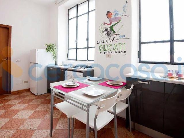 Appartamento Bilocale in ottime condizioni, in affitto in Via Santa Cecilia, Milano