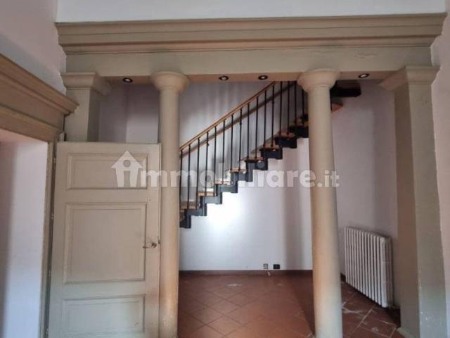 Appartamento buono stato, su più livelli, Centro Storico, Pavia