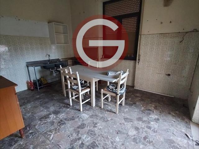 Appartamento da ristrutturare, Taurianova semicentrale