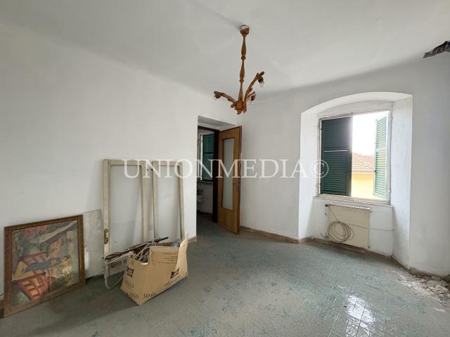 Appartamento da ristrutturare in via porta parma 12, Sarzana