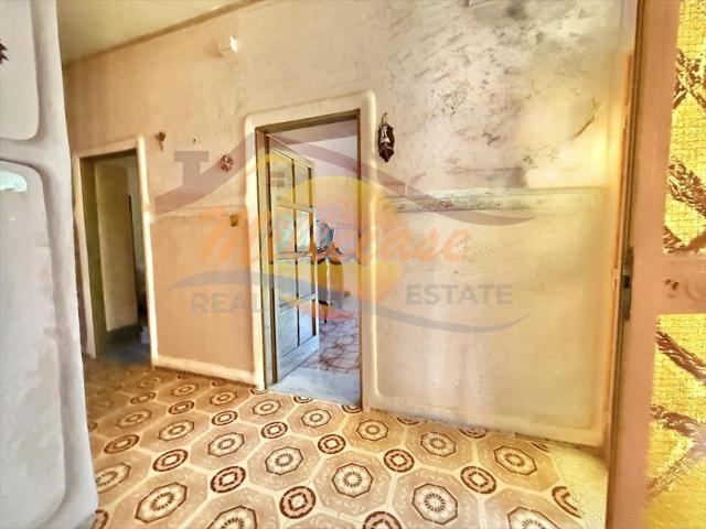 Appartamento da ristrutturare in viale dei comuni, Siracusa