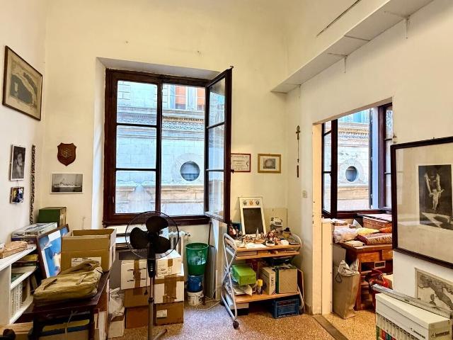 Appartamento da ristrutturare in piazza santa trinita, Firenze