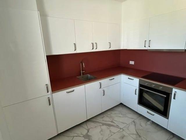 Appartamento di 3 locali completamente ristrutturato in zona tranquilla e soleggiata con vista lago