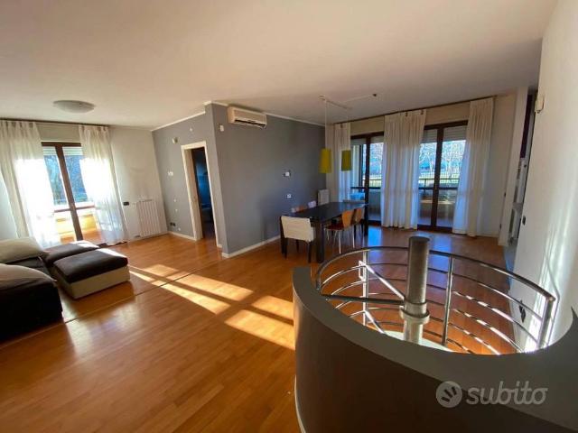 Appartamento di 125 m² con 3 locali e box auto a R