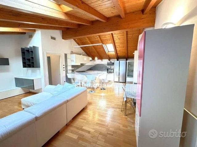 Appartamento di 140 m² con 4 locali e box auto a R