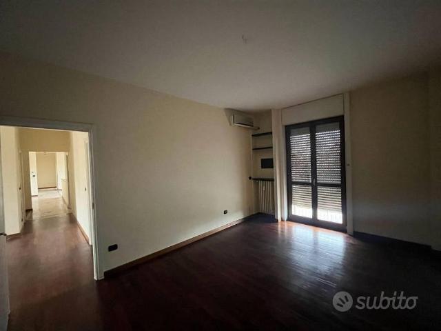 Appartamento di 210 m² con più di 5 locali a Milan