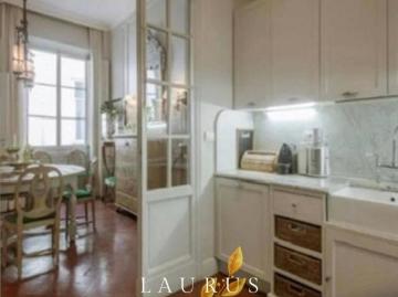 Appartamento di 220 m² con più di 5 locali a Firen