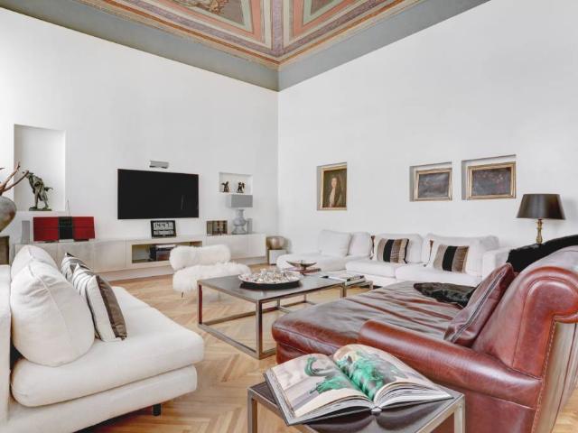 Appartamento di 300 mq Piazza Borghese