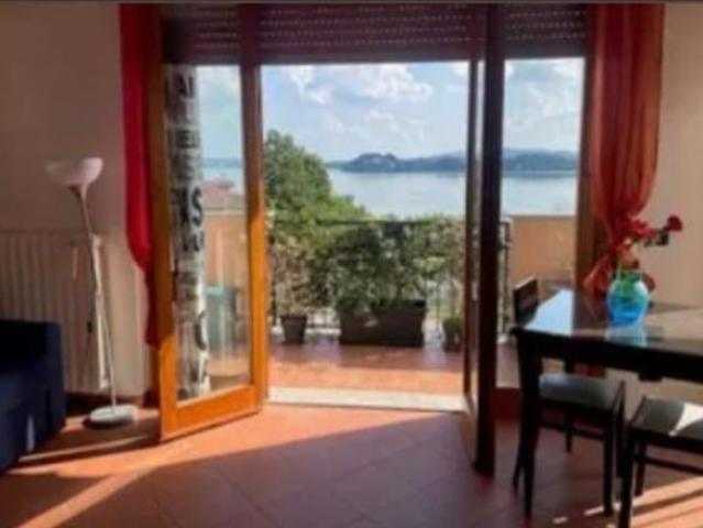 Appartamento di 40 m con 1 locale e box auto in affitto a Gavirate