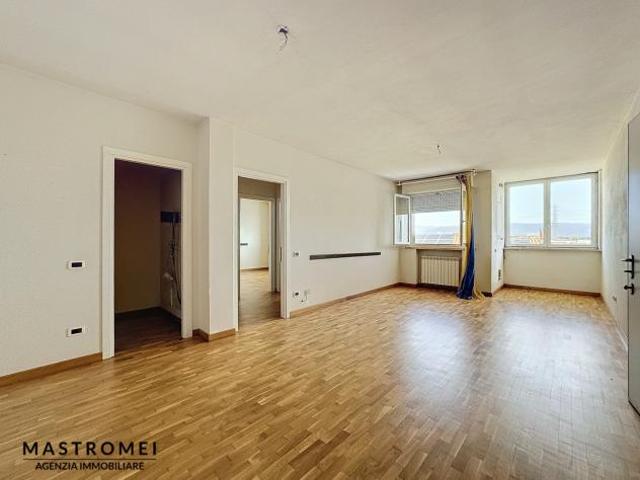 APPARTAMENTO di 4 vani e di 80 mq ALTOPASCIO rif. 3555