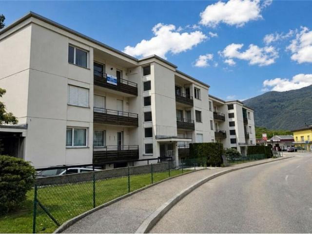 Appartamento di 4 ½ locali completamente ristrutturato con piscina condominiale