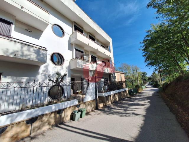 APPARTAMENTO + DI 4 LOCALI in vendita a Benevento, CONTRADE