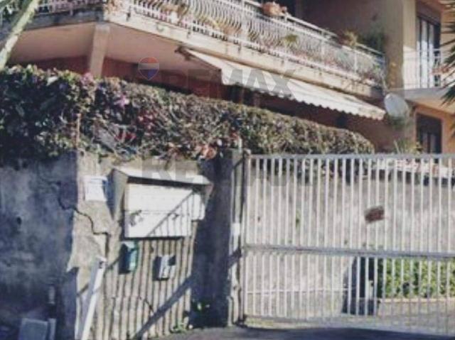 Appartamento di 60 mq a Aci Castello