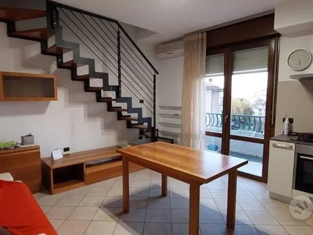 Appartamento di 80 m² con 4 locali e box auto a Va