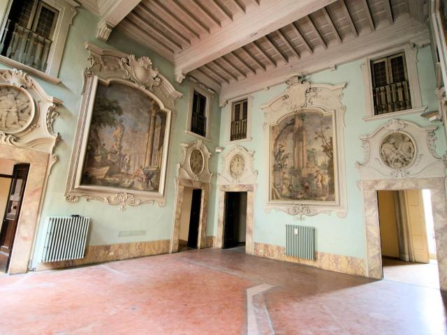 Appartamento di ampia superficie con salone affrescato in ve. 320m² Pistoia