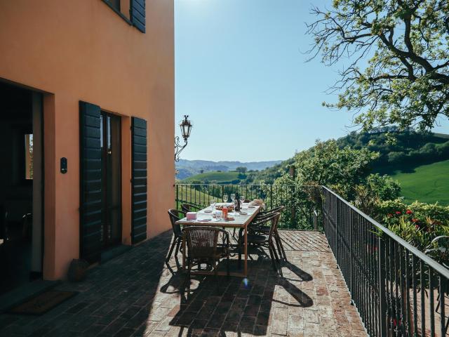 Appartamento di lusso con piscina e campo da tennis 160m² Serrungarina