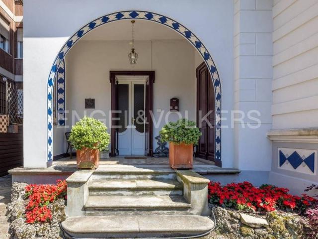 Appartamento di lusso di 225 m² in vendita Via Ceretti, 27, Laveno Mombello, Lombardia