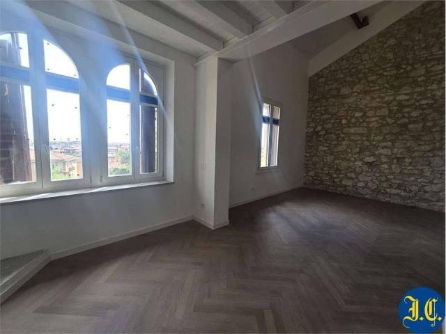 Appartamento di lusso di 220 m² in vendita via Sirtori, Verona, Veneto