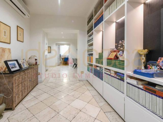 Appartamento di lusso di 334 m² in vendita Contrada delle Bassiche, 43, Brescia, Lombardia