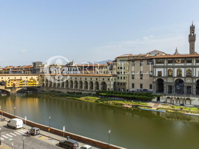 Appartamento di prestigio con vista sull’Arno a Ponte Vecchi. 240m² Firenze