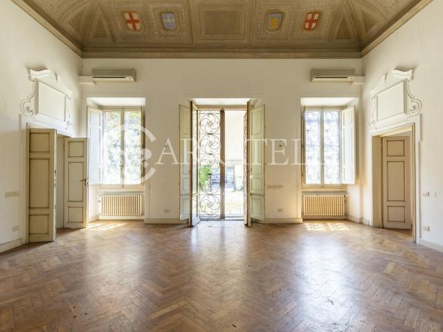 Appartamento di Prestigio con Resede Privato nel Quartiere L. 870m² Firenze