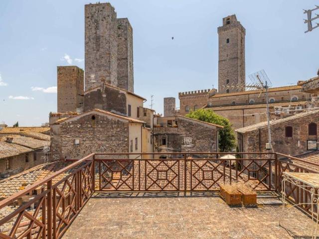 Appartamento di prestigio di 238 m² in vendita Via San Matteo, San Gimignano, Siena, Toscana
