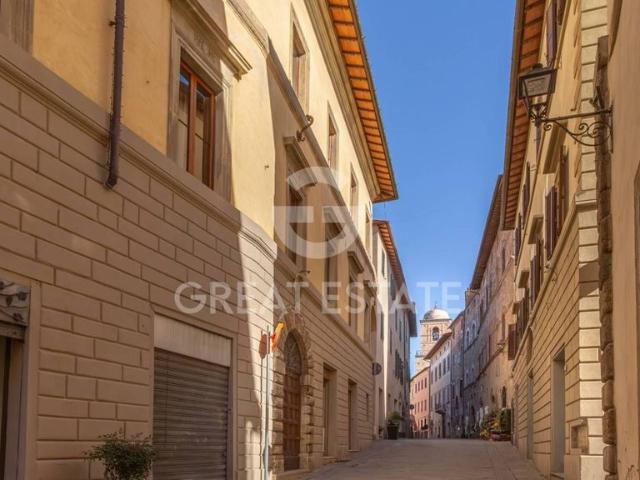 Appartamento di prestigio in vendita Via Giuseppe Garibaldi, Chiusi, Toscana