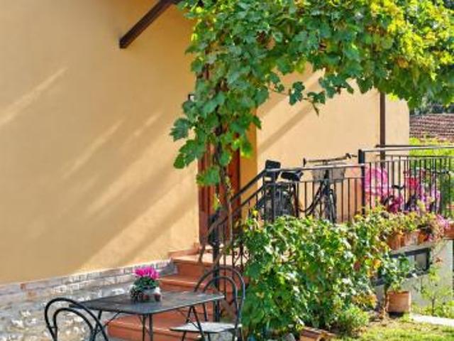 Appartamento in contesto bifamiliare con ingresso indipendente