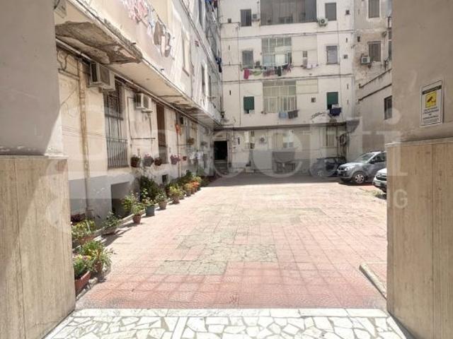 Appartamento in calata capodichino, Napoli NA