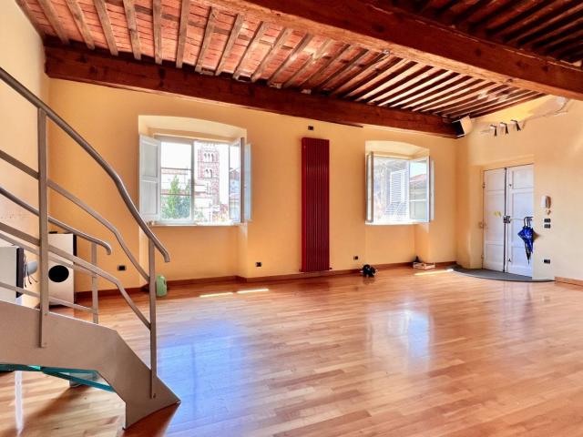Appartamento in centro storico in vendita a Lucca, Centro storico