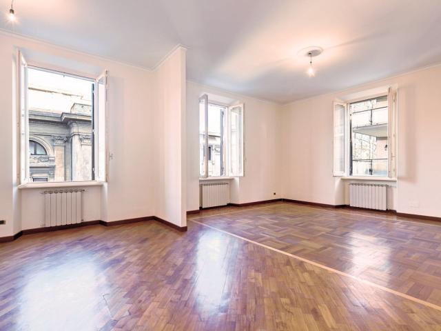 Appartamento in Affitto Trastevere: Grande Rappresentanza e Balconata