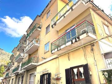 Appartamento in affitto a Maddaloni via Brecciame, 83, non arredato/vuoto, terrazzo, veranda TrovaCasa
