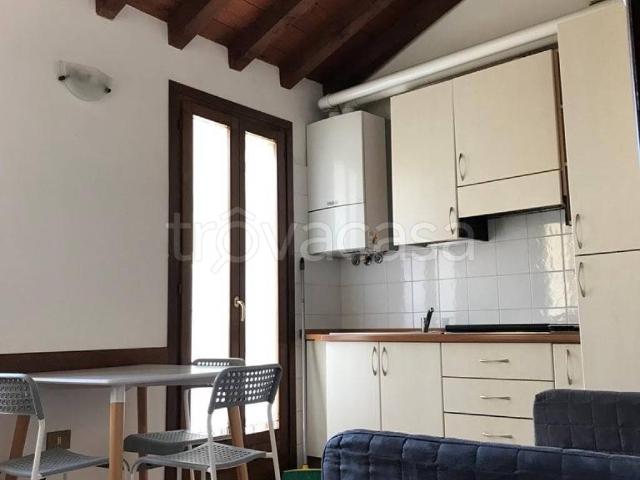 Appartamento in affitto a Mantova, arredato, senza ascensore, angolo cottura TrovaCasa