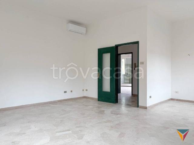 Appartamento in affitto a Mantova viale Luigi Vaschi, 15, non arredato/vuoto, terrazzo, riscaldamento autonomo TrovaCasa