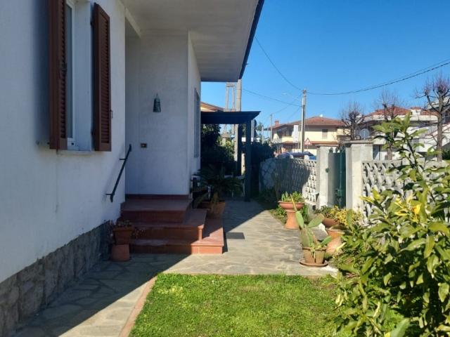 Appartamento in affitto a Massa Marina Di Massa