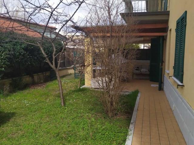 Appartamento in Affitto a Massa Marina Di Massa